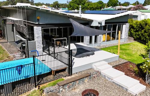 Ellalong House | Jasmine Escape SPA Pool Secluded Bush Views