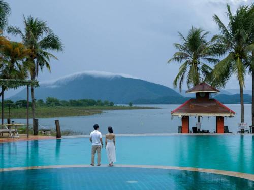 Song Phi Nong Resort | Kaengkrachan Boathouse Paradise Resort