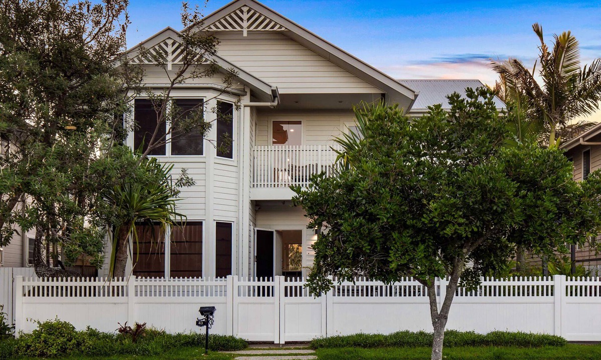 Marcoola House | La Mer in Marcoola - Luxury Hampton Style Beach House with Pool
