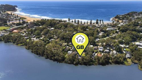 Avoca Beach House | Lake House Hideaway - Serene Lakeside Retreat