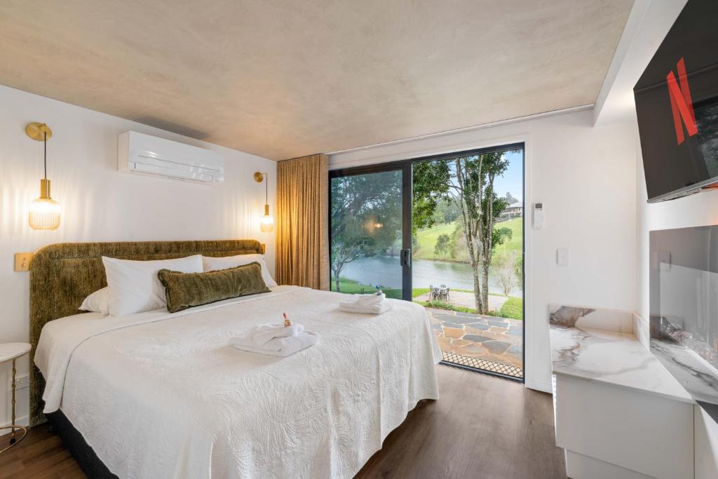 Yungaburra House | Lakes Edge Retreat