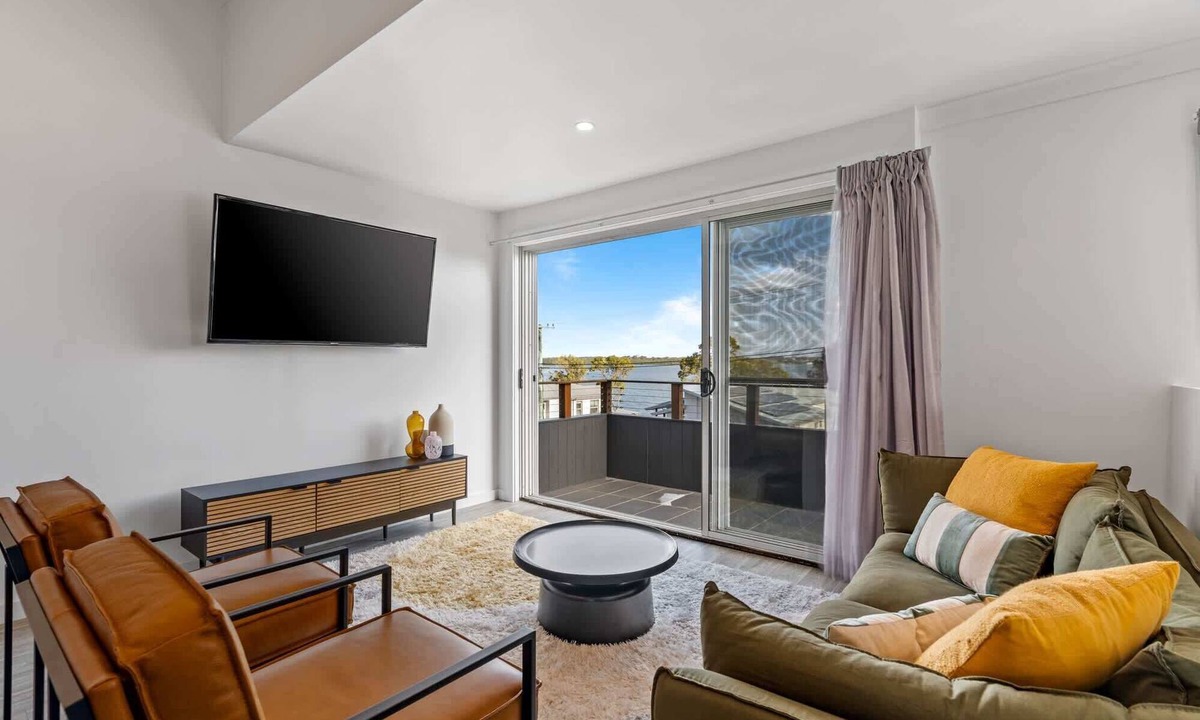 Buff Point Apartment | Lakeside 2-Bed Retreat with Sunny Balcony