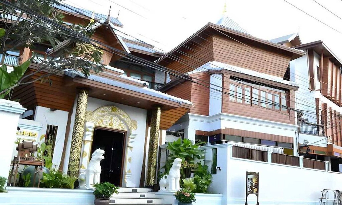 Old City House | Lanna Junior Escape | King Bed & Relaxing Spa Bath