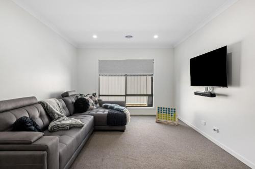 Leneva House | Leneva Spacious & Stylish Stay