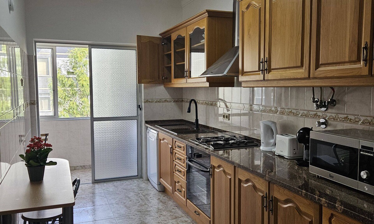 Cova da Piedade Apartment | Light Spacious Almada Apartment