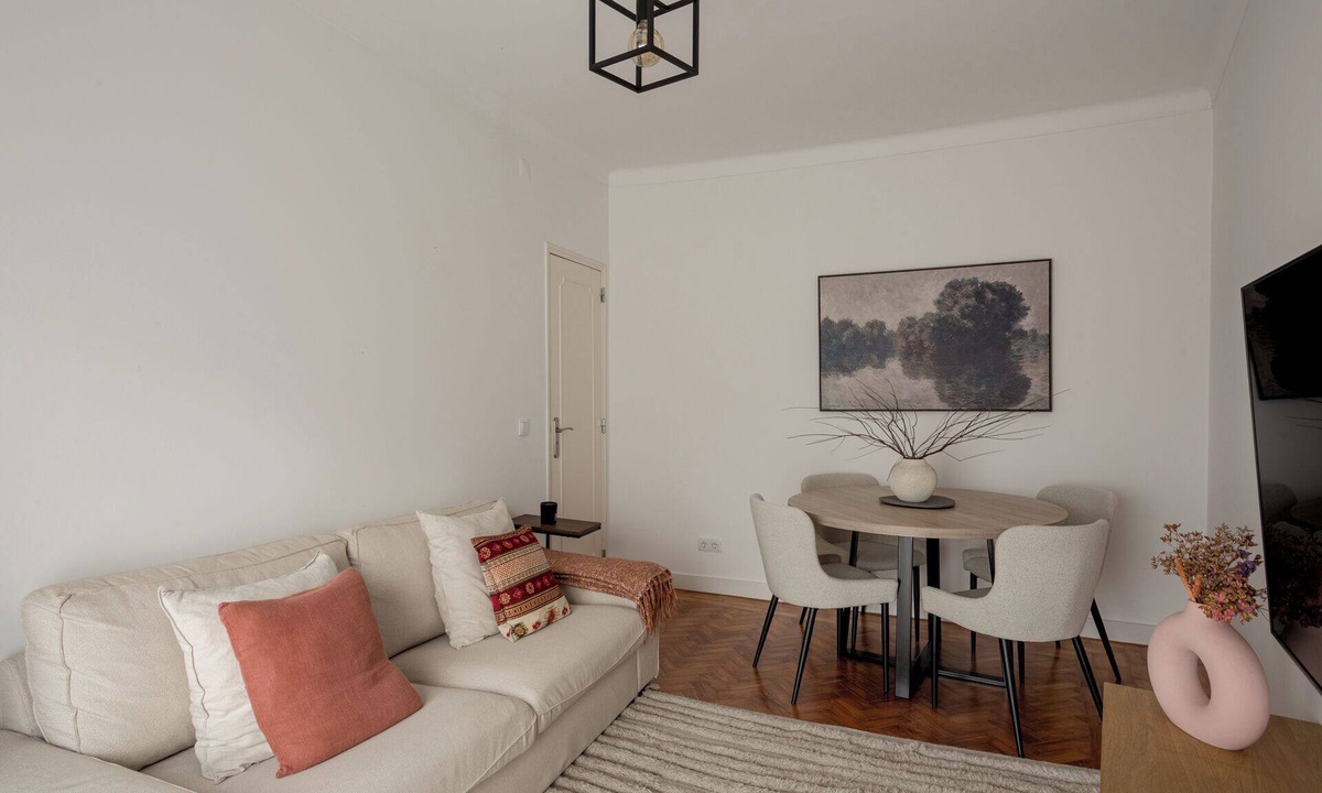 Cova da Piedade Apartment | Lisbon Riverside Retreat – 2BR in Almada