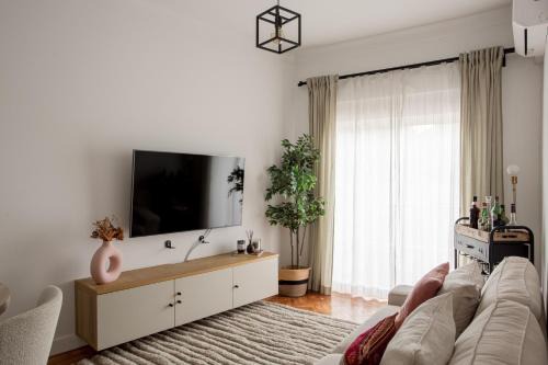 Cova da Piedade Apartment | Lisbon Riverside Retreat 2BR in Almada