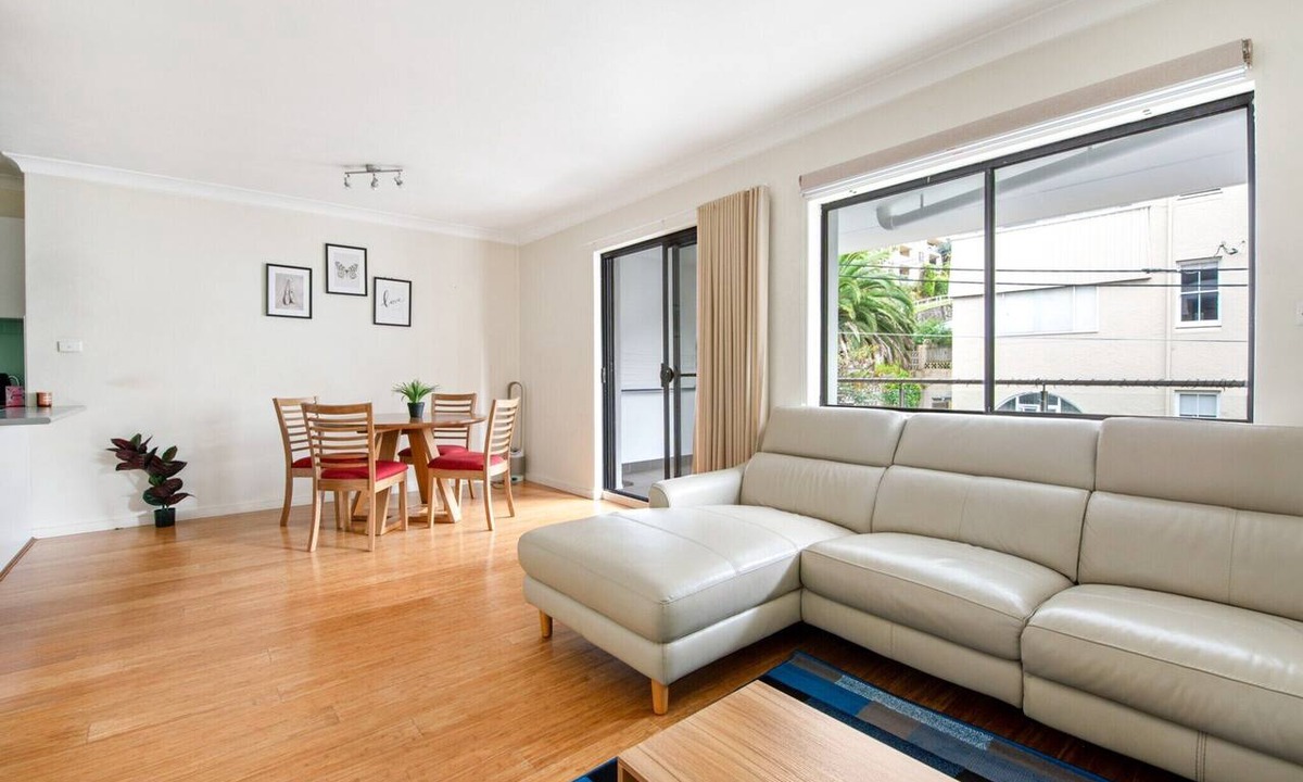 Coogee Apartment | Lovely 2-Bed with Balcony