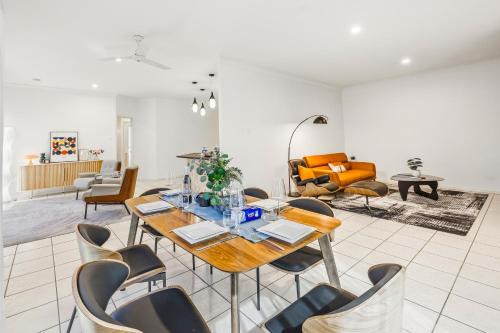 North Lakes House | Luxe Casa North Lakes - Luxury 4BR Residence
