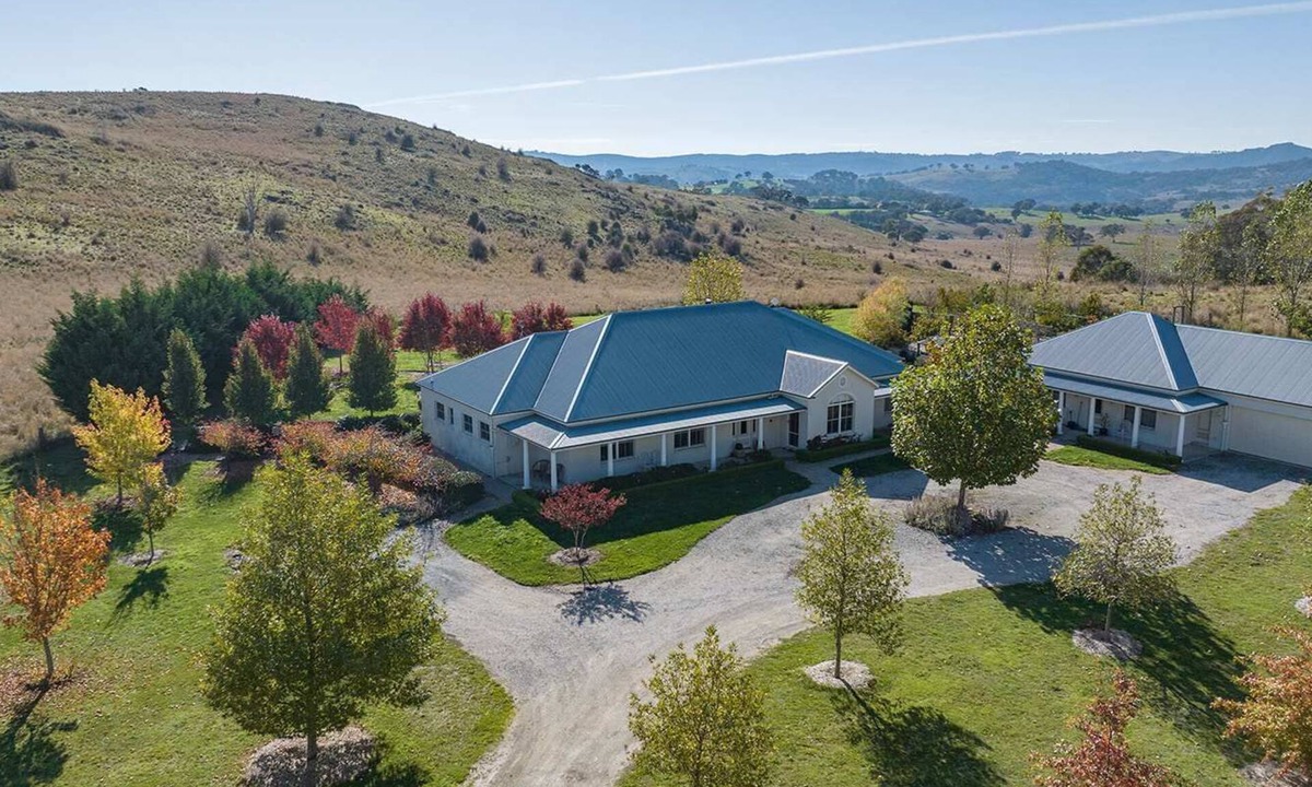 Byng House | Luxe Countryside Home - Amazing Views, Sleeps 6