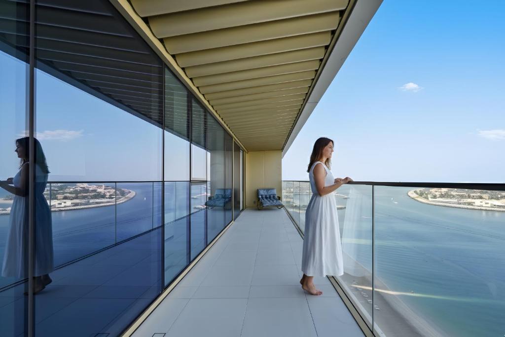 Dubai Marina Apartment | Luxury 2BR Emaar Beachfront with Private Beach & Infinity Pool, Palm Jumeirah & Atlantis Views