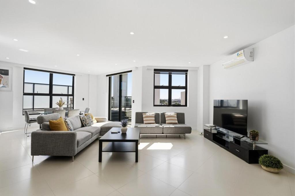 Ultimo Apartment | Luxury 3BR Penthouse with Parking & Walk to Darling Harbour & ICC & CBD & Chinatown