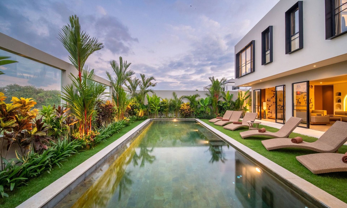 Umalas Villa | Luxury 6BR Villa | Huge Pool | Seminyak & Canggu