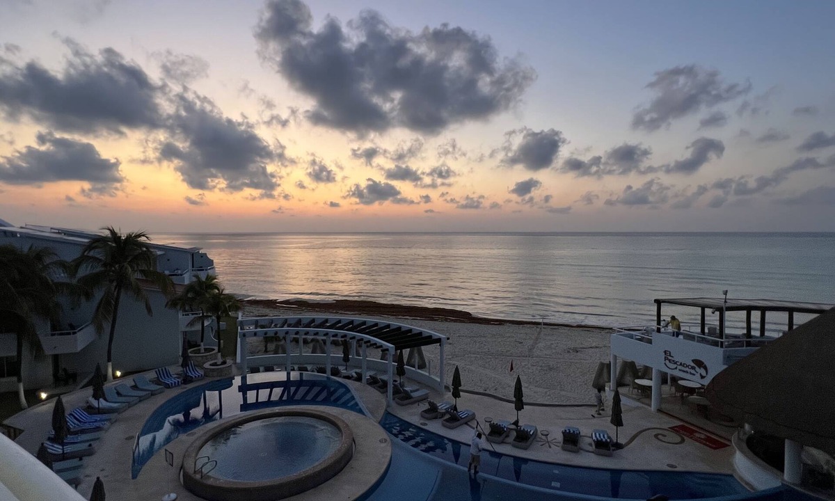 Playacar Fase I Apartment | Luxury beachfront condo in Royal Sunset Fishermens resort & spa