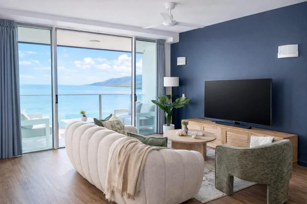 Cairns Central Business District Apartment | Luxury Coral Coast Retreat - Waterfront 3BR