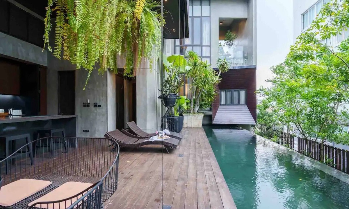 Ekkamai Villa | Luxury Modern Pool Jacuzzi Villa 5BR Thonglor