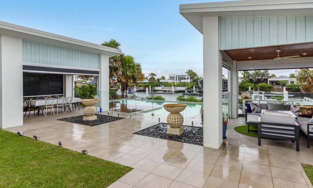 Banksia Beach House | Luxury & Style on the Canal