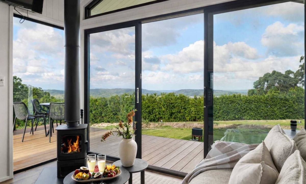 Ninderry House | Luxury Villa - Firepit - 30min to Most Attractions