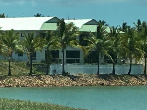 Cardwell House | Luxury waterfront home Hinchinbrook Lodge