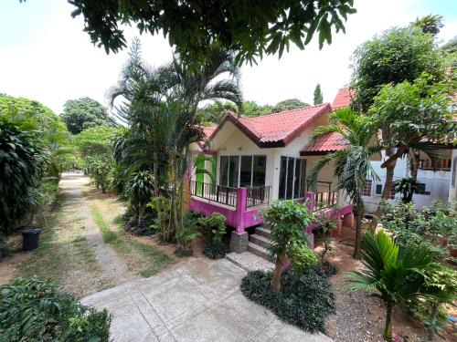 Lamai City Center House | Mae Somboon House