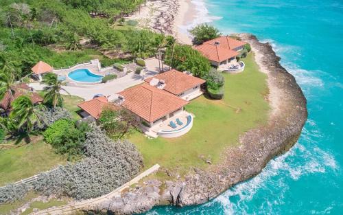 Long Bay Villa | Maltese Falcon - by ZenBreak