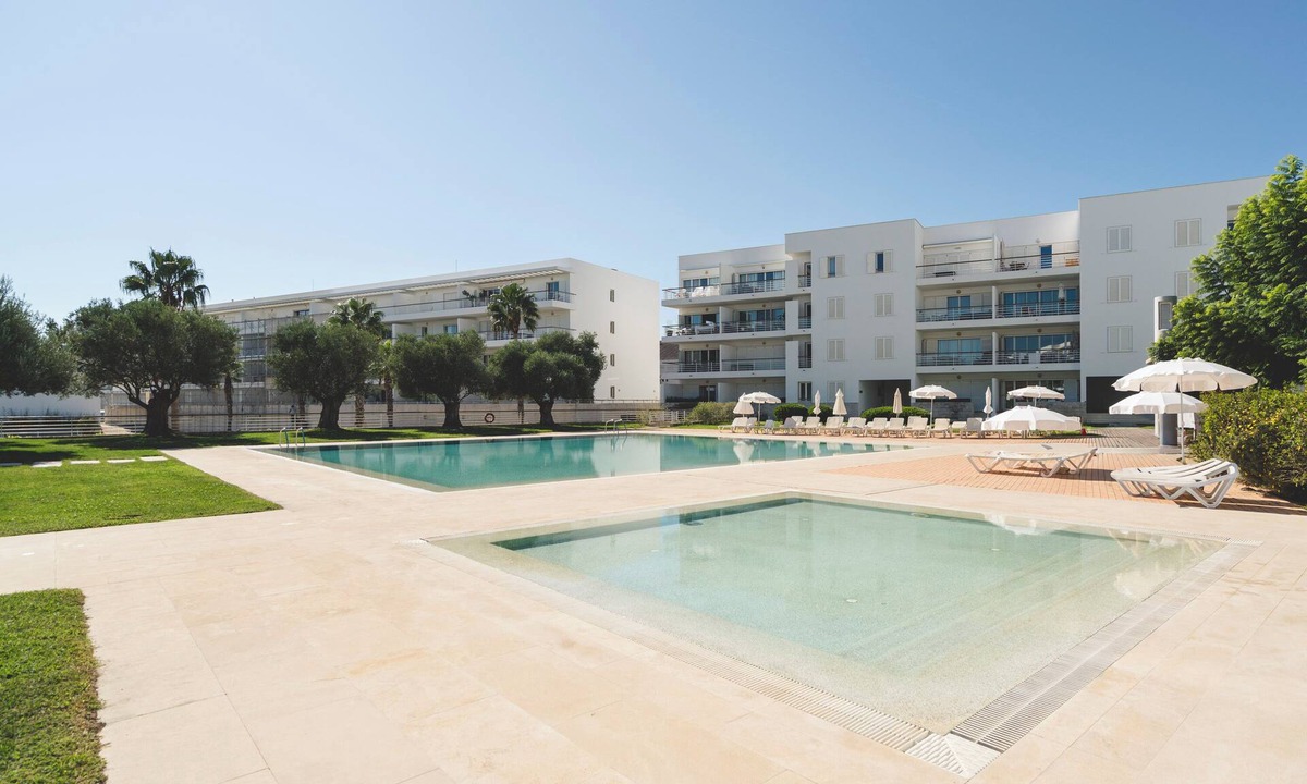 Telheiro Apartment | Marina Apartment | Poolside Balcony | Walk to Town & Beaches