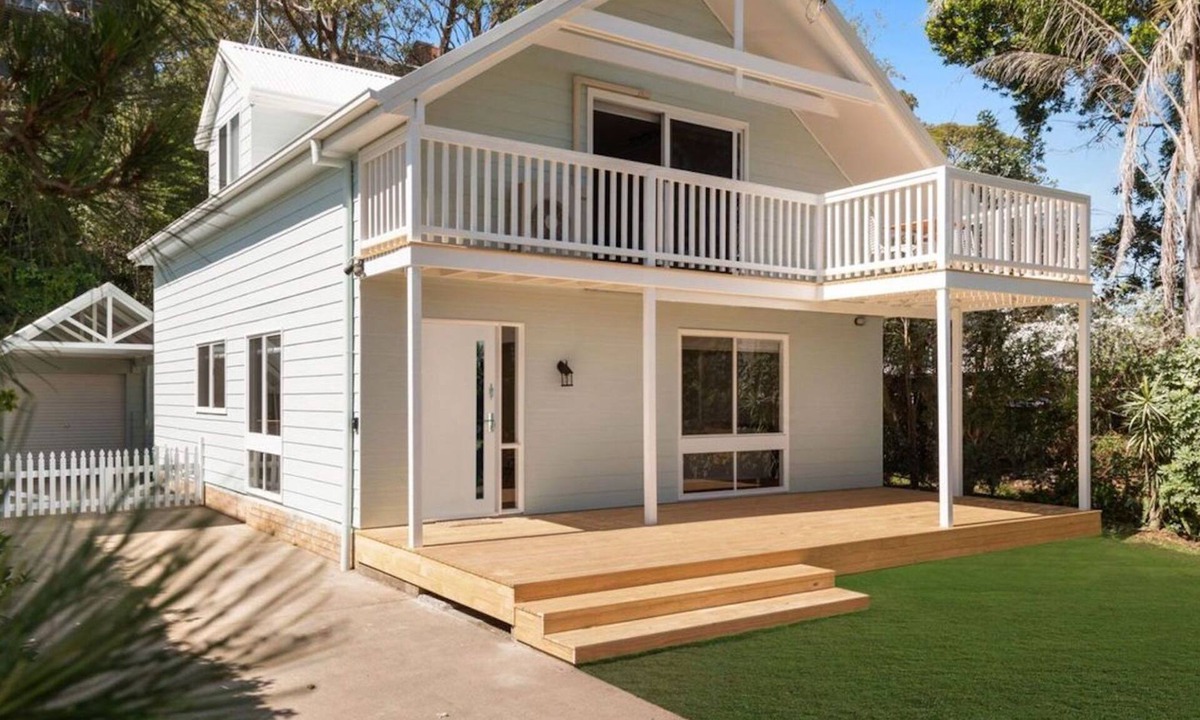 Burrill Lake House | Mcgrath welcomes you to The Lake Hideaway on Kendall