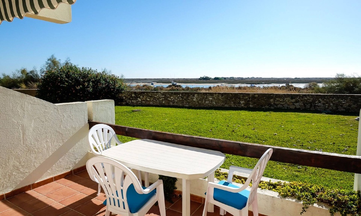 Cabanas Apartment | Modern 1 bedroom apartment on the sea front of Cabanas De Tavira