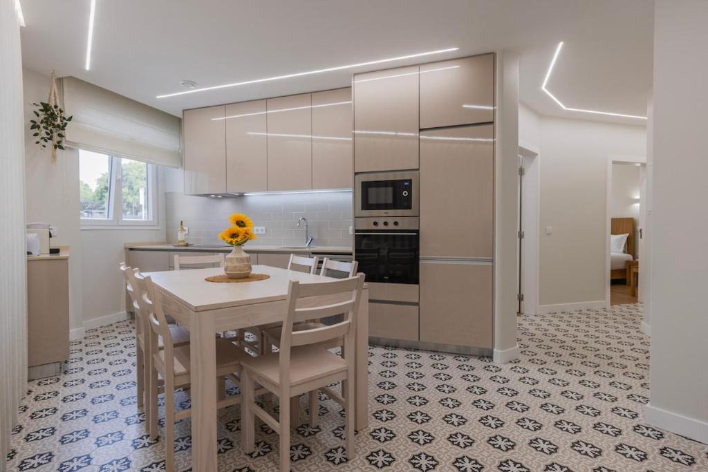 Parque das Nacoes Apartment | Modern 2BR Apt with Patio & AC - 0E