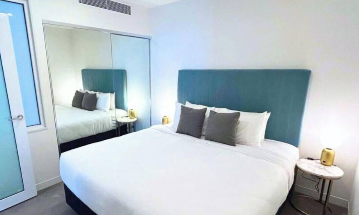 Woolloongabba Apartment | Modern 2BR with Balcony Overlooking The Gabba