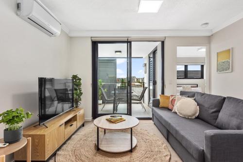 South Brisbane Apartment | Modern and Central South Bank Apartment! Walk to CBD
