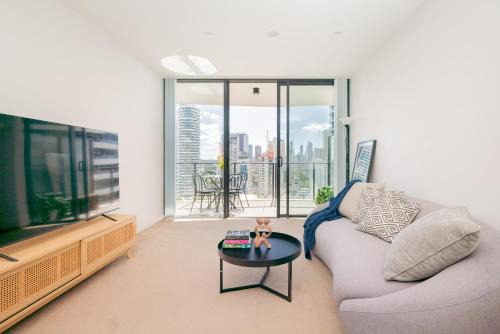 Broadbeach Apartment | Modern Broadbeach 2BR Apartment - Pet Friendly