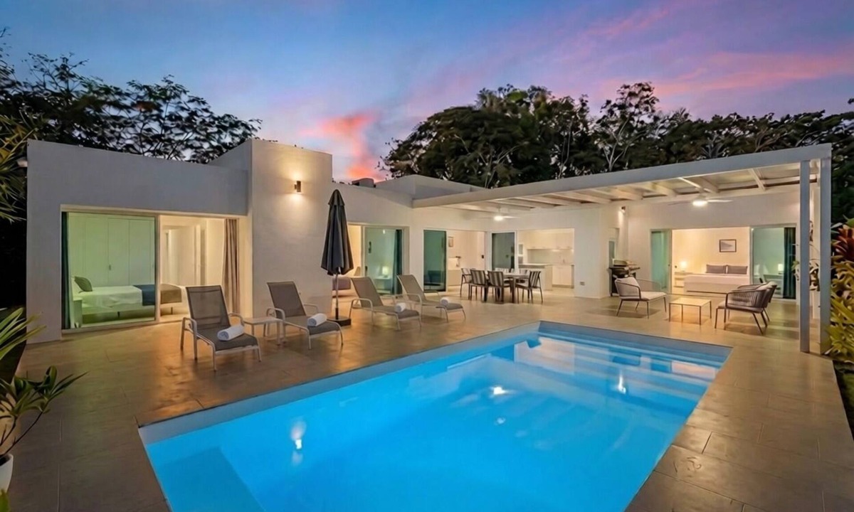 Samara Villa | Modern luxury villa I 5 min walk to beach & town