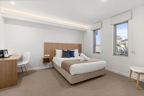 Callala Beach Hotel | Modern Queen Studio - 6 Min Walk to Callala Beach