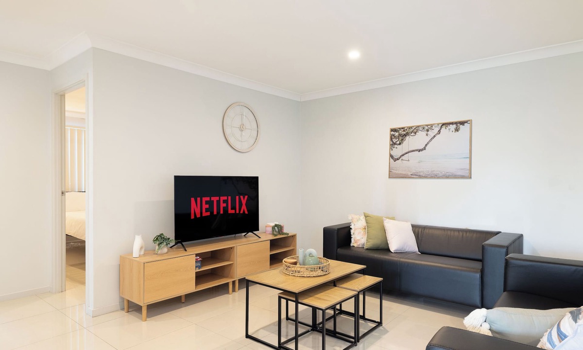Rocklea Apartment | Modern Rocklea 1BR | AC | Kitchen | 121D1