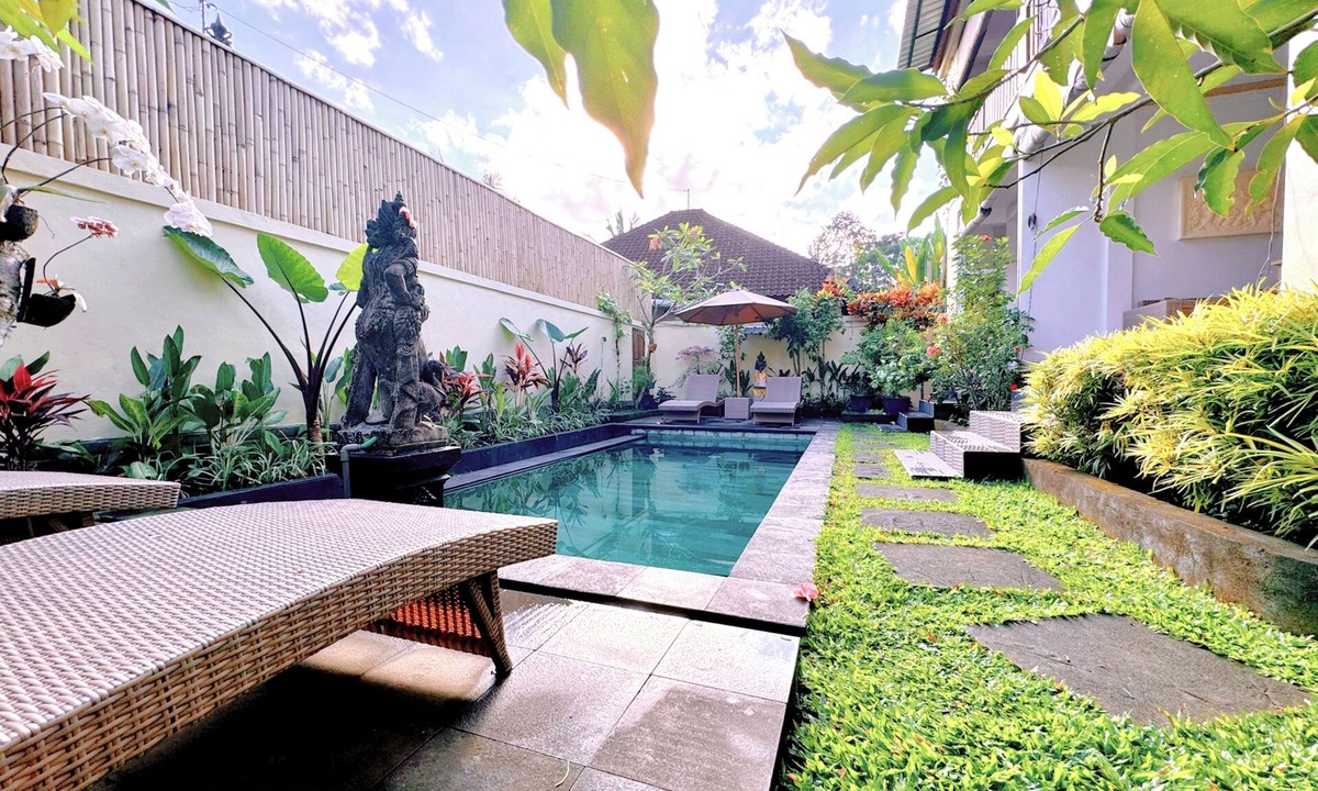 Ubud Apartment | Modern room with natural lighting
