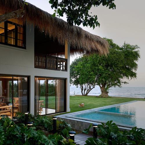 Puk Tian Villa | Mola-Mola Beachfront Villa by Yudee Assets
