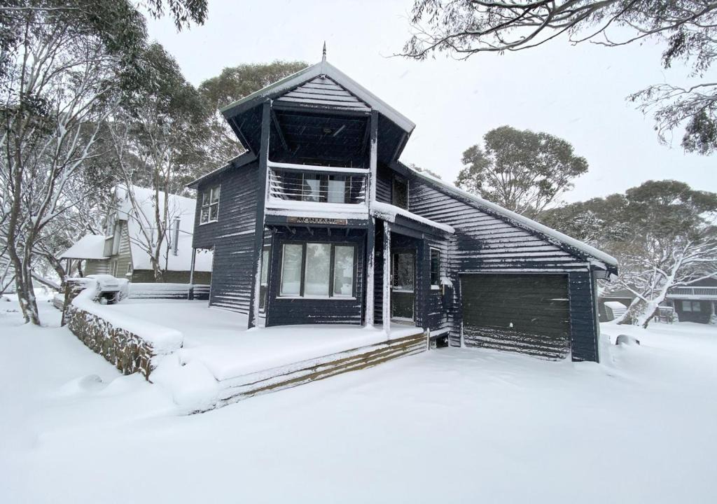 Dinner Plain House | Montane