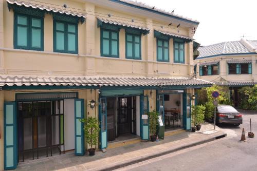 San Chao Pho Suea Bed & Breakfast | Neighbor Phuthon