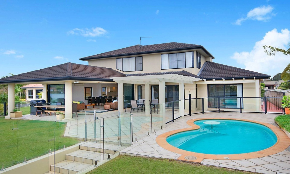 Yamba House | Nirvana Waters - Absolute Waterfront Escape with Private Pontoon & Pool - Holiday Yamba