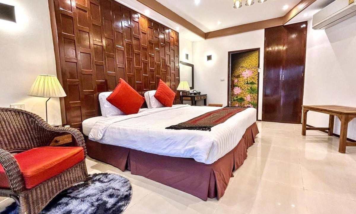 Bang Khla House | No8 Double Suite, Rainbow Arokaya Welness Resort