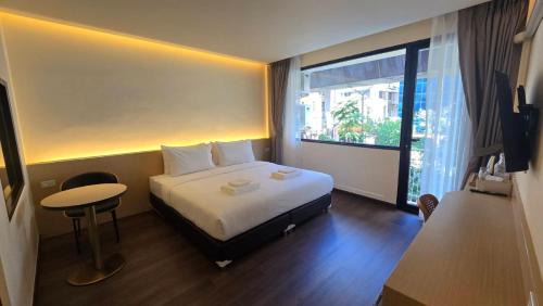 Silom House | Norns Silom Cafe & Stay