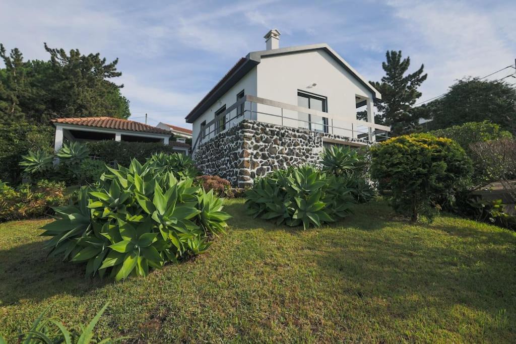 Caloura House | O Nosso Refúgio