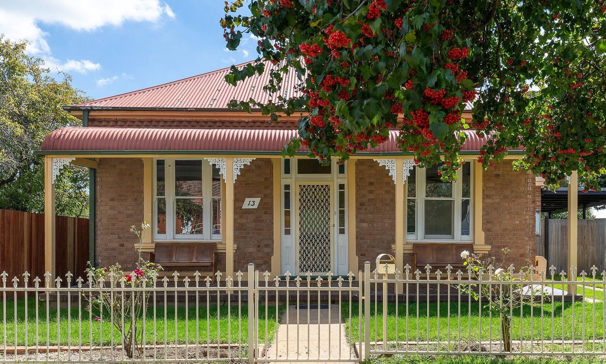 Orange East House | Oaken House Home away from home, pet friendlynDiscounted Weekly & Monthly Stayz