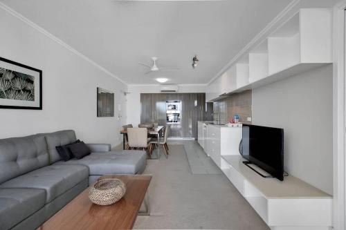 Mackay Apartment | Oaks Carlyle - 2BR Executive Apt Near Mackay CBD