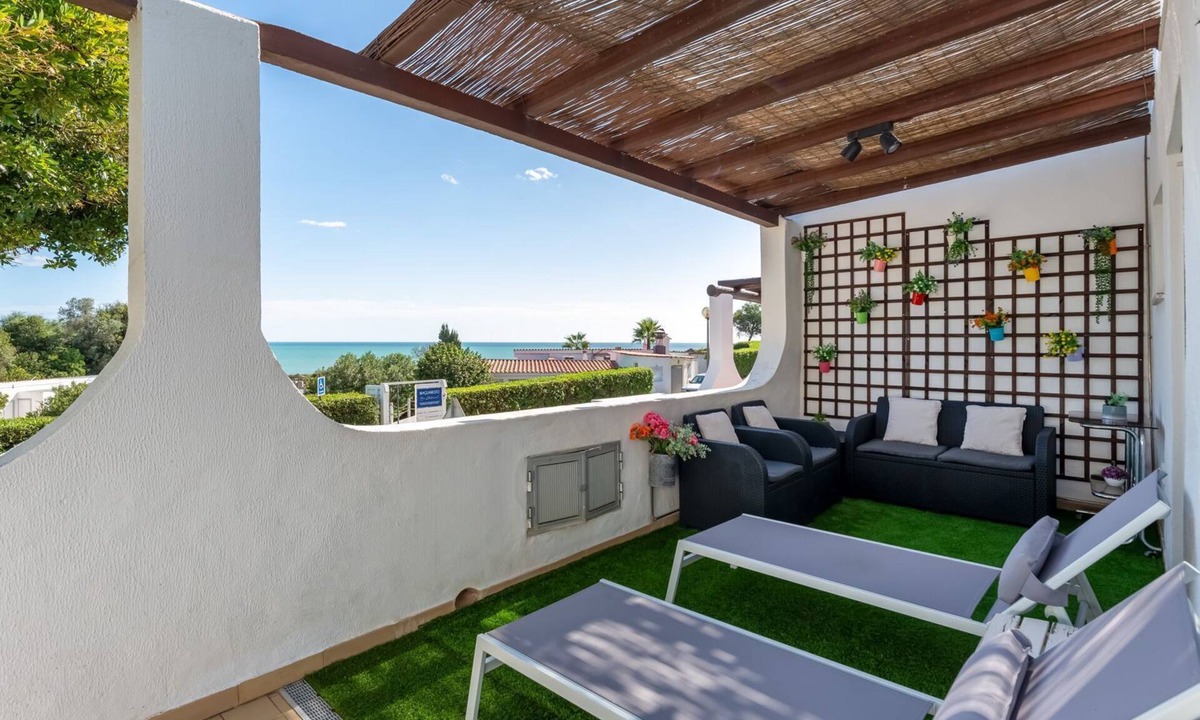 Alporchinhos House | Ocean View 3 BDR House With Patio by LovelyStay