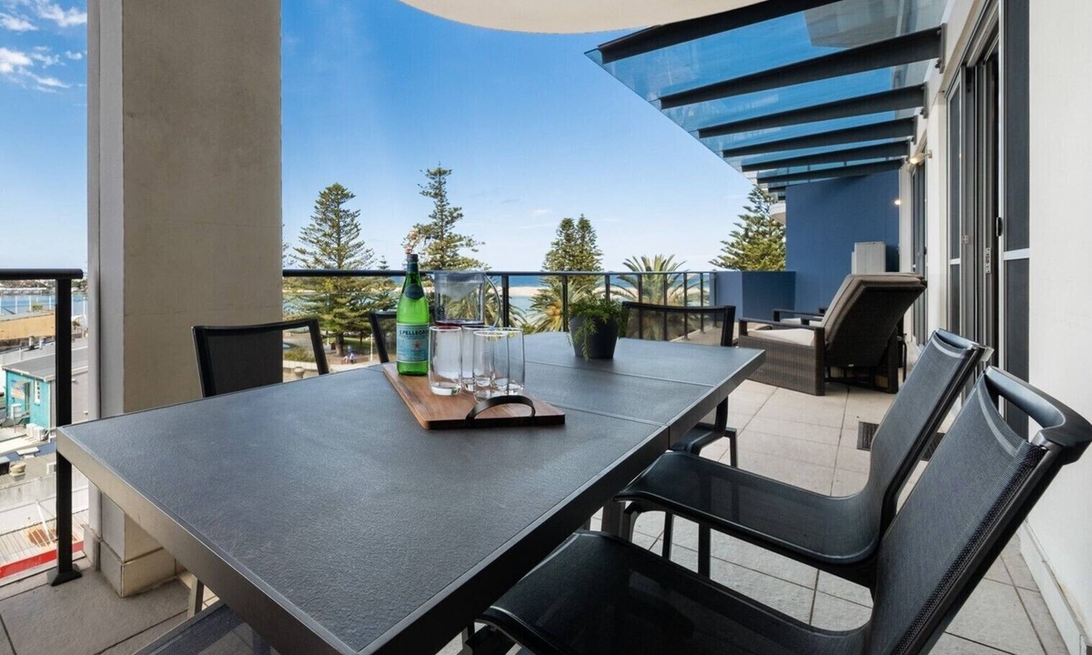 The Entrance Apartment | Ocean View Spacious Luxury 3 Bedroom, Pool, Central, Walk everywhre 6PM CHECKOUT