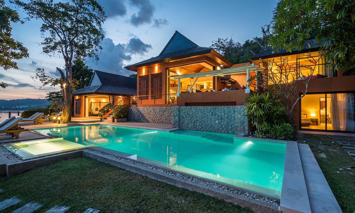 Wichit Villa | Oceanfront private pool villa with maid and cook
