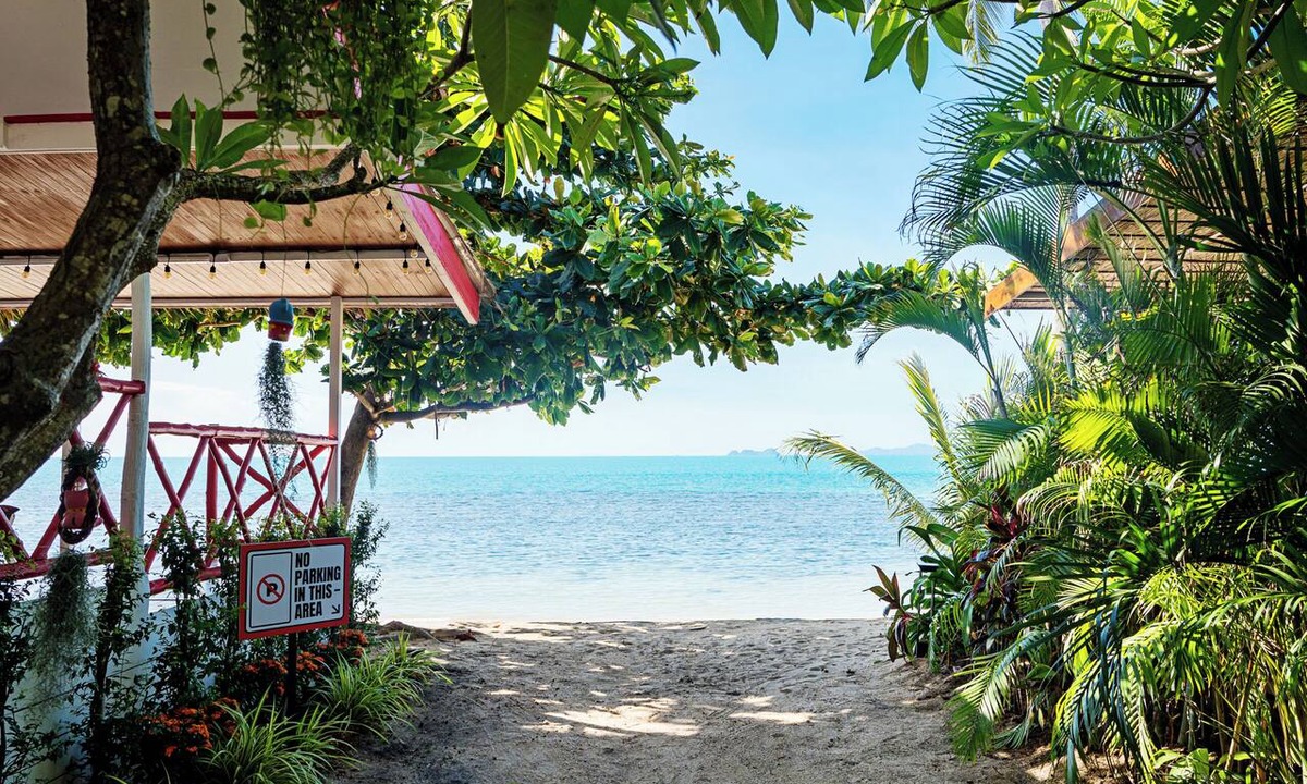 Bang Po Hotel | Oceanfront Villa at Bang Po Beach