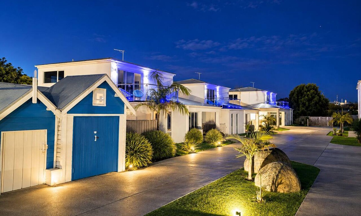 Devonport House | Oceans Devonport - Corporate/Long stay discounts Self Contained Townhouse